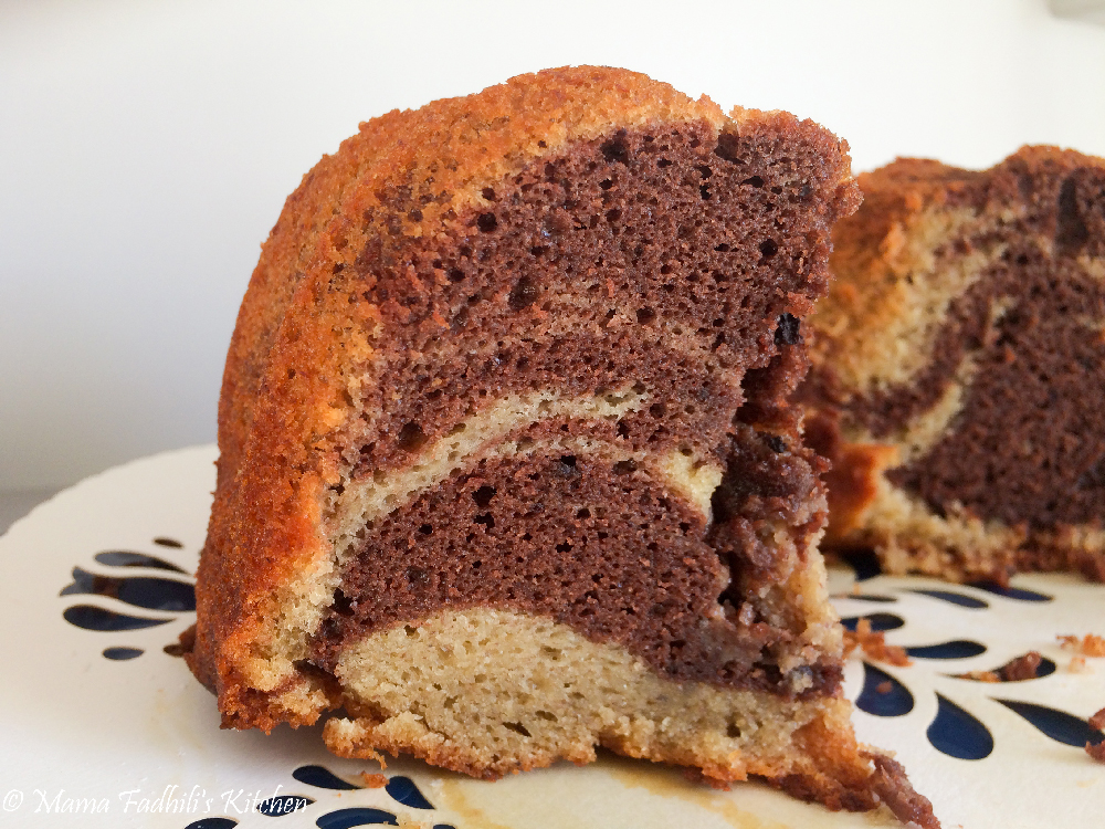 Banana cake with chocolate